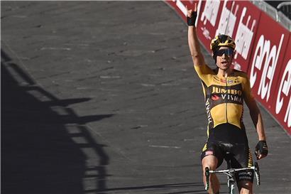 Wout van Aert war am Samstag der zäheste Fahrer und konnte das erste WorldTour-Rennen für sich entscheiden 
