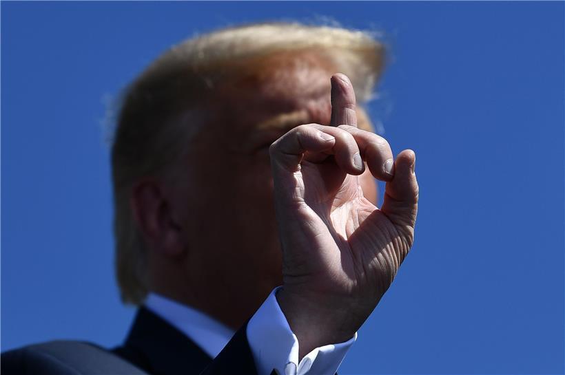 Würde Donald Trump auch bei einer Wahlniederlage am Amt festhalten? Das Problem ist, dass diese Frage zurzeit nicht mit einem klaren Nein beantwortet werden kann. 
