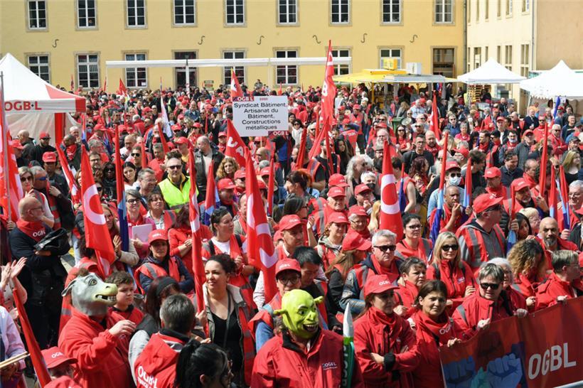 Wütende Menschen demonstrierten gegen das „Tripartite-Abkommen“, das ohne OGBL z...