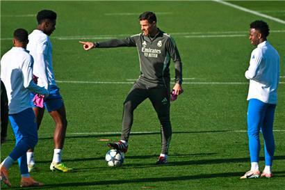 Xabi Alonso steht vor dem Duell gegen Manchester City unter Druck
