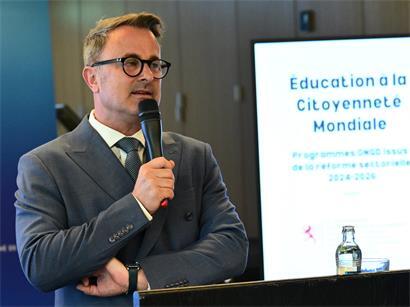 Xavier Bettel, luxemburgischer Entwicklungsminister, spricht über Zusammenarbeit und Synergien im Entwicklungssektor