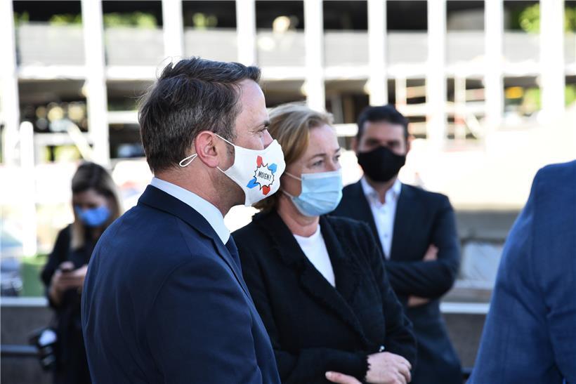 Xavier Bettel (DP) und Paulette Lenert (LSAP) schwimmen sehenden Auges in die zweite Corona-Welle
