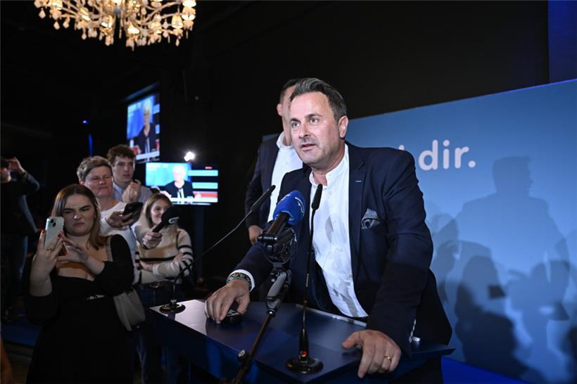 Xavier Bettel freut sich über das gute Resultat seiner Partei, aber auch über da...