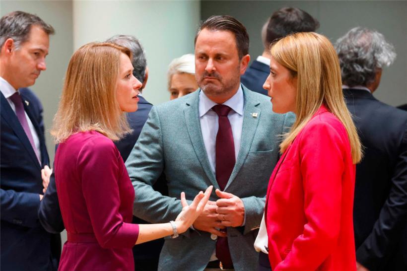 Xavier Bettel im Gespräch mit der estnischen Premierministerin Kaja Kallas (l.) und der Präsidentin des Europaparlaments, Roberta Metsola
