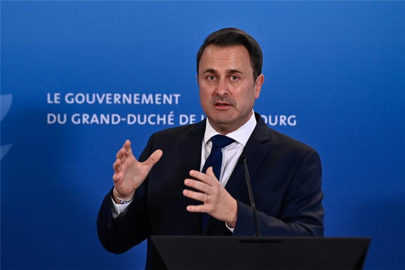 Xavier Bettel le 19 novembre. Ce jour-là, „ses déclarations sont cette fois plus offensives que ses discrètes réactions de contrition du 27 octobre. Il ignore le mot „plagiat“, ose „je n’ai pas triché“.

