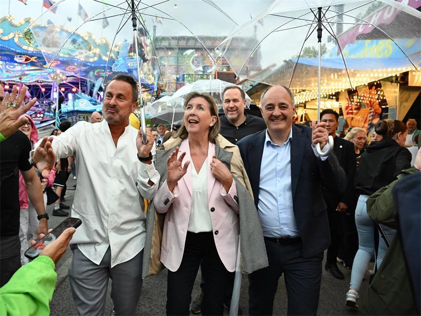 Die „Schueberfouer“ ist eröffnet – und der Regen ist mit am Start