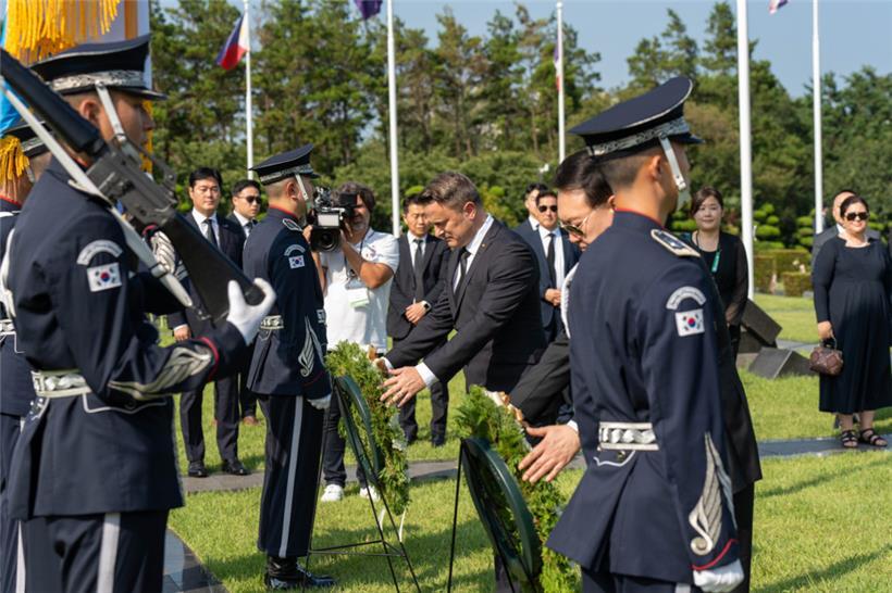 Xavier Bettel und Yoon Suk-yeol gedenken der beiden gefallenen Koreakämpfer aus ...