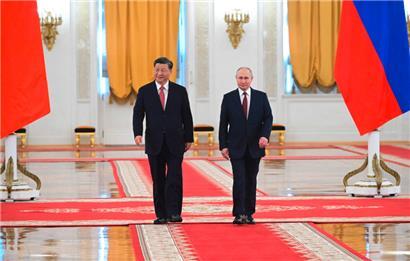 Xi und Putin in Moskau: Das russische Staatsfernsehen spricht von einem „historischen Treffen“, das den „Westen annervt“
