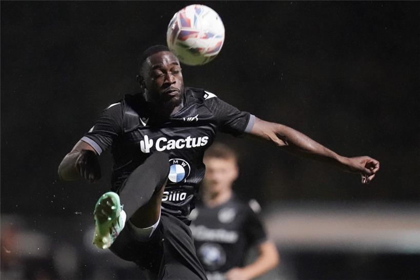 Yann Mabella ist beim Racing für die Tore zuständig
