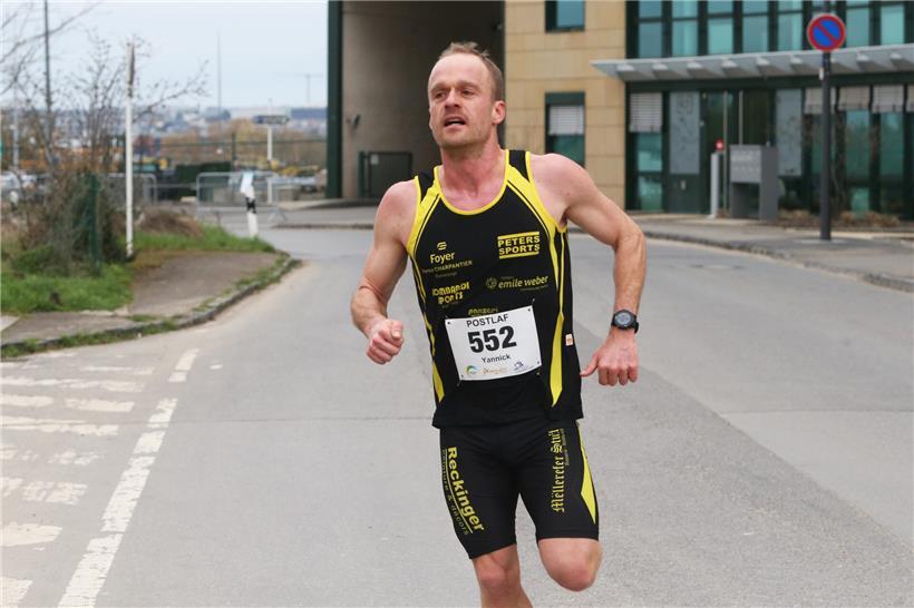 Yannick Lieners konzentriert sich auf den Rennstrecken-Podiumsplatz bei einem Motorsport-Event