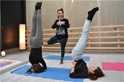 „Yoga am Minett“-Mitbegründerinnen Zoé Galassi, Sally Grüneisen und Elena van Wauve vor Zeiten des „Social Distancing“
