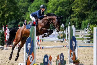 Yola Schartz nimmt erstmals an einem CSI 3*-Turnier teil
