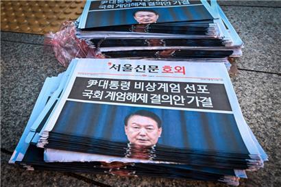 Yoon Suk-yeol auf der Titelseite: Nach der Verhängung des Kriegsrechts und dessen Rücknahme wollen die Südkoreaner ihren Präsidenten loswerden
