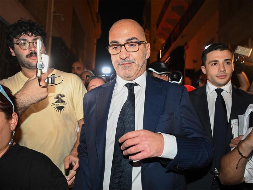 Yorgen Fenech verlässt am 2. September 2026 in Valletta das maltesische Gericht, nachdem eine Jury ihn mit 8 zu 1 Stimmen vom Mordvorwurf an der Journalistin Daphne Caruana Galizia freigesprochen hat