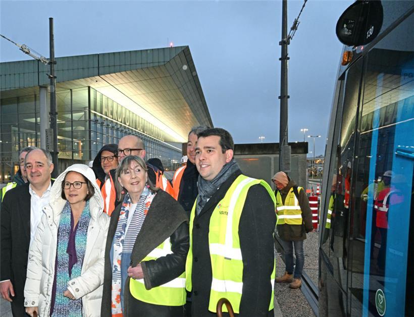 Yuriko Backes (2.v.l.), Lydie Polfer (2.v.r.) und Patrick Goldschmidt (l.) waren...