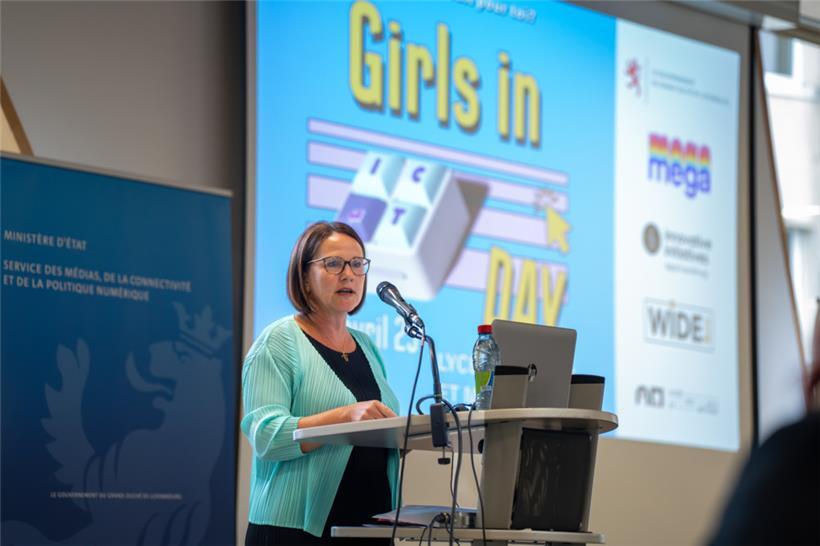 Yuriko Backes (DP), Ministerin für Gleichstellung und Diversität, betont, dass Mädchen schon in der Primärschule unterstützt werden sollten, um Barrieren zu überwinden, auf die sie in technologischen Bereichen immer noch stoßen
