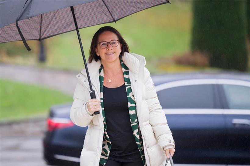 Yuriko Backes (DP): Verteidigungsministerin, Ministerin für Chancengleichheit, M...