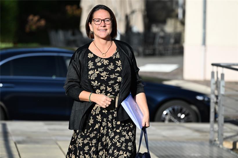 Yuriko Backes (DP) am Mittwochmorgen auf dem Weg zu den Koalitionsgesprächen