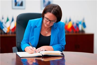 Yuriko Backes (DP), u.a. Ministerin für Gleichstellung und Diversität, bei ihrem Arbeitsbesuch in Spanien
