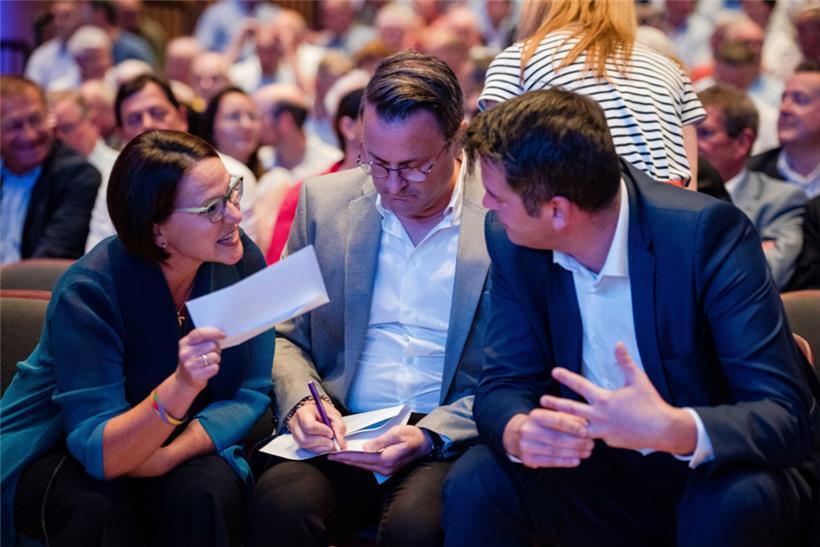 Yuriko Backes, Xavier Bettel und Lex Delles im Gespräch