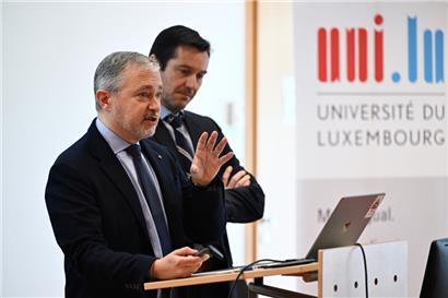 Yves Le Traon (vorne) wird neuer Direktor des SnT und löst damit seinen langjährigen Vorgänger Björn Ottersten ab
