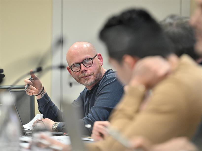 Yves Loose (CSV) spricht bei Schöffenratserklärung, Porträtfoto aufgenommen im Februar, politische Veranstaltung