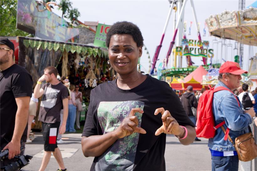 Yvon aus Guinea blickt dankbar in die Menge: „Luxemburg hat mir Hoffnung gegeben...