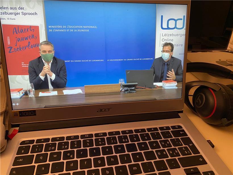 ZLS-Direktor Luc Marteling (r.) und Bildungsminister Claude Meisch stellen auf einer digitalen Pressekonferenz neue Publikationen des „Zenter fir d’Lëtzebuerger Sprooch“ vor
