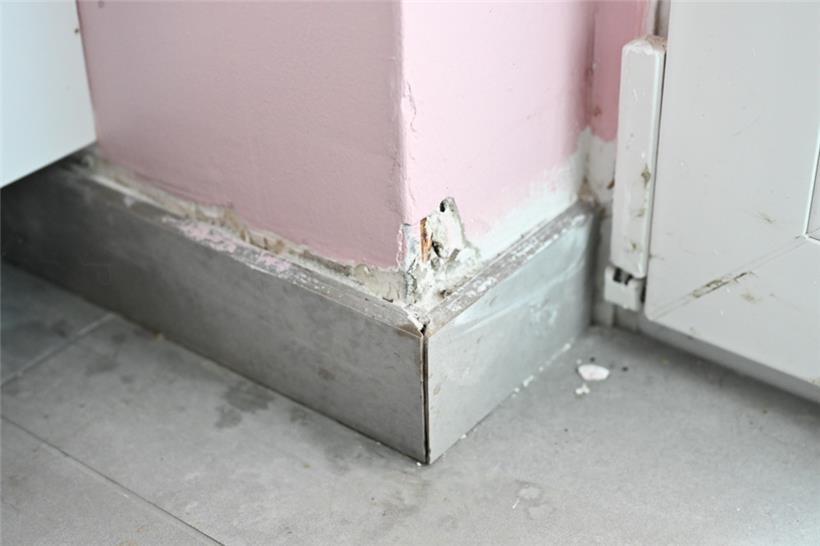 Zahlreiche Beispiele in dem Haus zeigen, dass die Arbeiten „ohne jegliche Sorgfa...