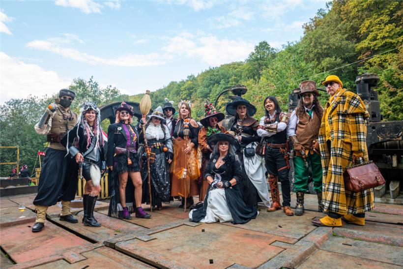 Zahlreiche Besucher hatten den Weg zum Steampunk 2023 im Fond-de-Gras gefunden
