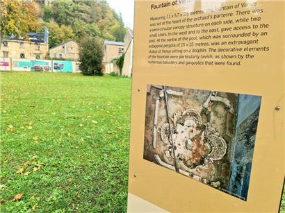 Zahlreiche Informationstafeln vermitteln Fakten über Graf Mansfeld und seine Residenz
