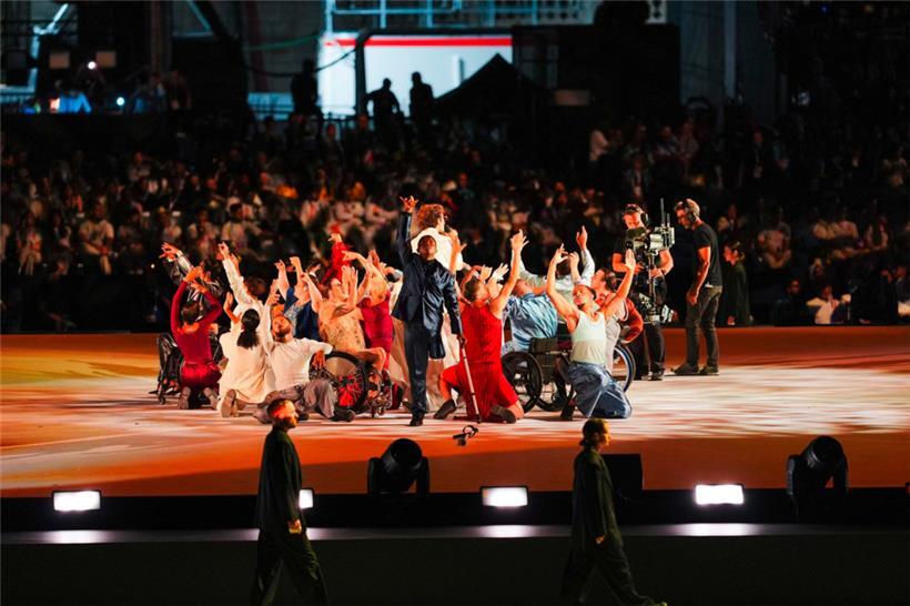 Zahlreiche Showeinlagen gab es auf der Place de la Concorde