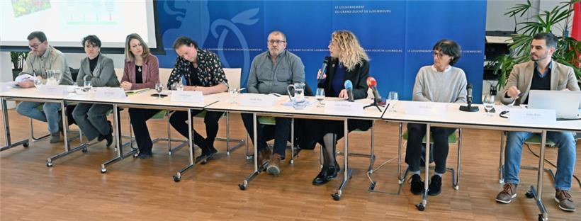 Zahlreiche Vertreter des Umweltministeriums stellten mit der Unterstützung eingeladener Gäste den dritten Naturschutzplan vor
