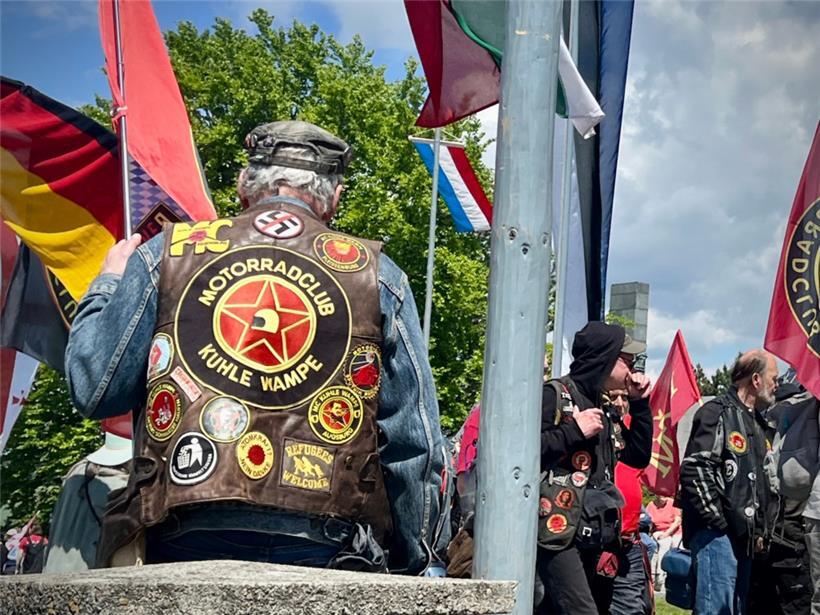 Zahlreiche sehr unterschiedliche Gruppierungen dachten der Befreiung, darunter e...