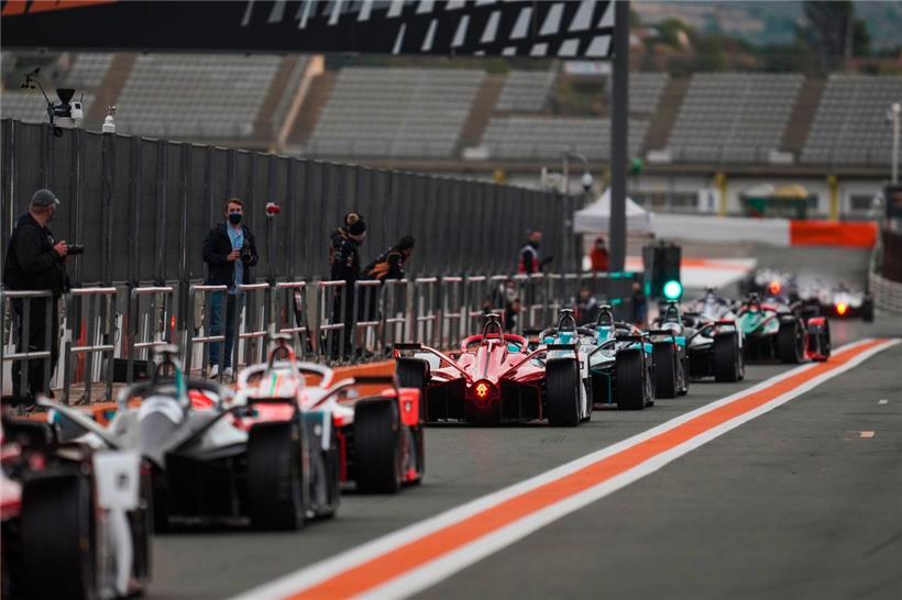 Zehn Automobilwerke mit zwölf Formel-E-Teams stehen bereit zum Saisonstart. Wie viele Rennen es am Schluss sein werden, ist momentan noch offen.
