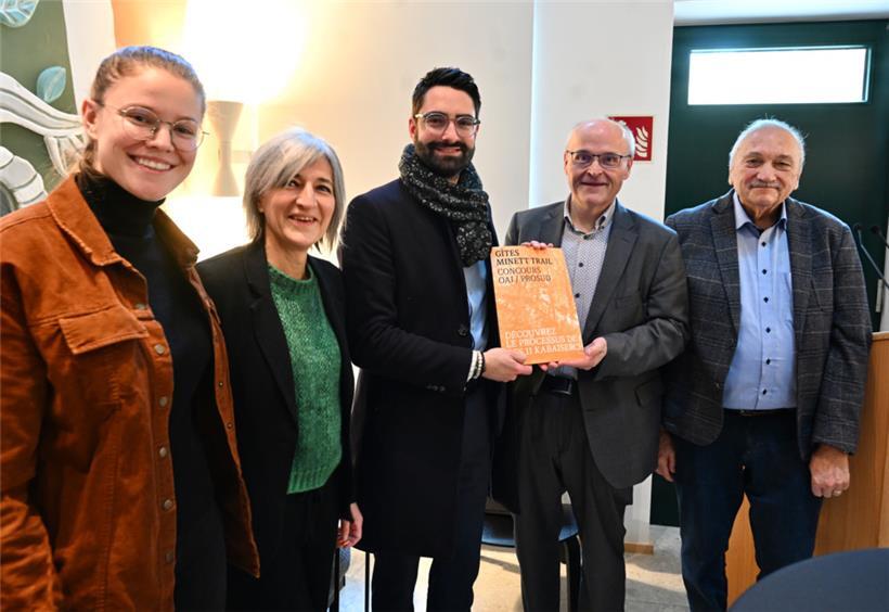 Zenia Charlé (ORT Süden), Nancy Braun (Esch2022-Direktorin), Tourismus- und Kulturminister Eric Thill, Pierre Hurt vom „Ordre des architectes“ sowie Erny Müller, Gemeinderat Differdingen (v.l.n.r.)
