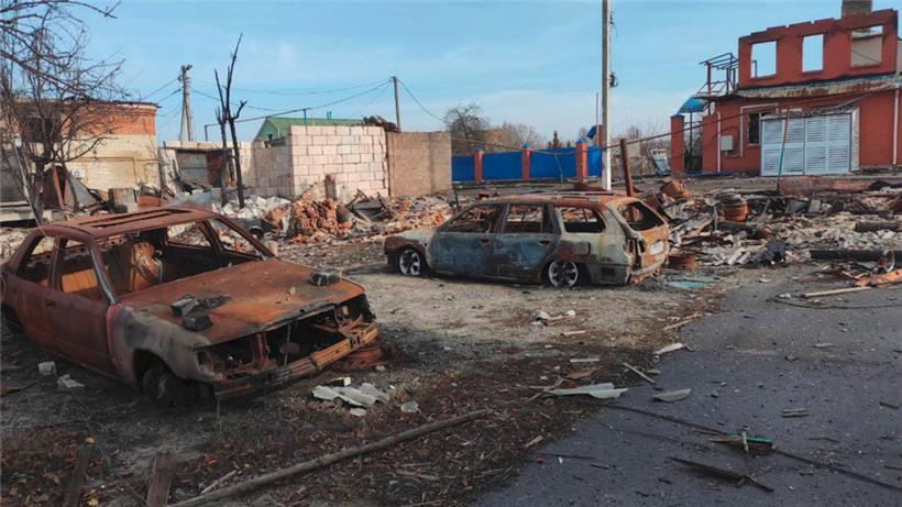 Zerstörte Autos in Sudscha in der Region Kursk: ein Foto, veröffentlicht vom russischen Verteidigungsministerium
