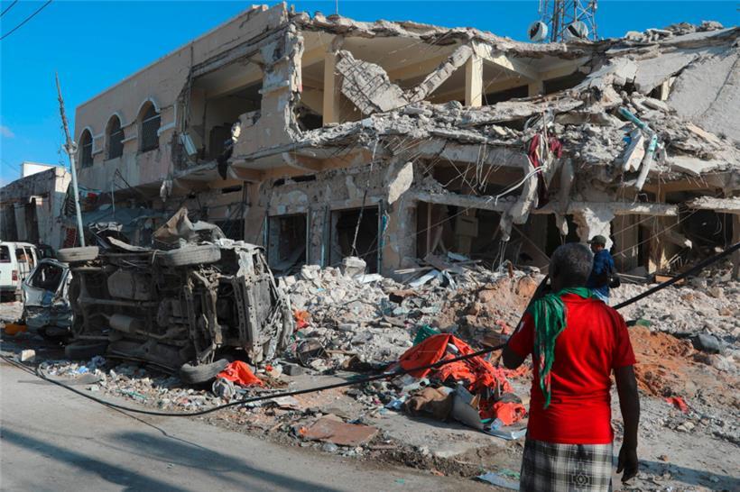 Zerstörte Gebäude in Mogadischu: Die meisten Opfer waren laut Polizei Zivilisten
