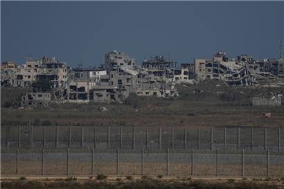 Zerstörte Gebäude stehen am Gazastreifen
