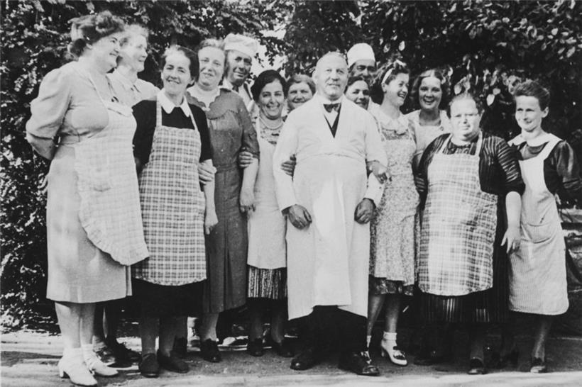 Ziel der NS-Frauenschaft war es, Bürgerinnen zu möglichst treuen Nationalsozialistinnen, Hausfrauen und Müttern zu erziehen
