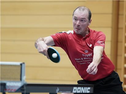 Zoltan Fejer-Konnerth und Christian Kill feiern Siegpunkt im Tischtennis-Doppel bei spannendem Match