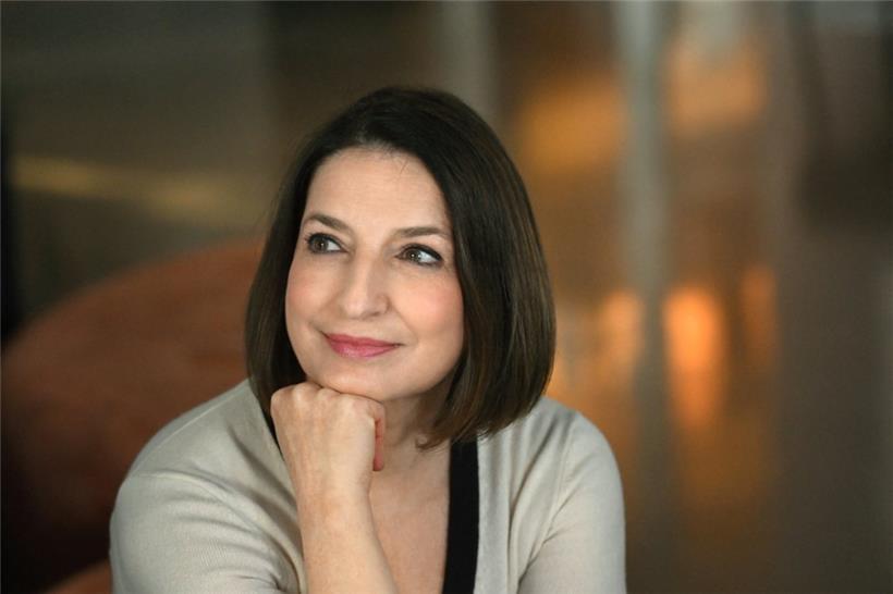 Zsuzsanna Szelényi ist Außenpolitikexpertin, ehemalige Abgeordnete in Ungarn und Autorin von „Tainted Democracy: Viktor Orbán and the Subversion of Hungary“ („Zerrüttete Demokratie: Viktor Orbán und die Unterwanderung Ungarns“).
