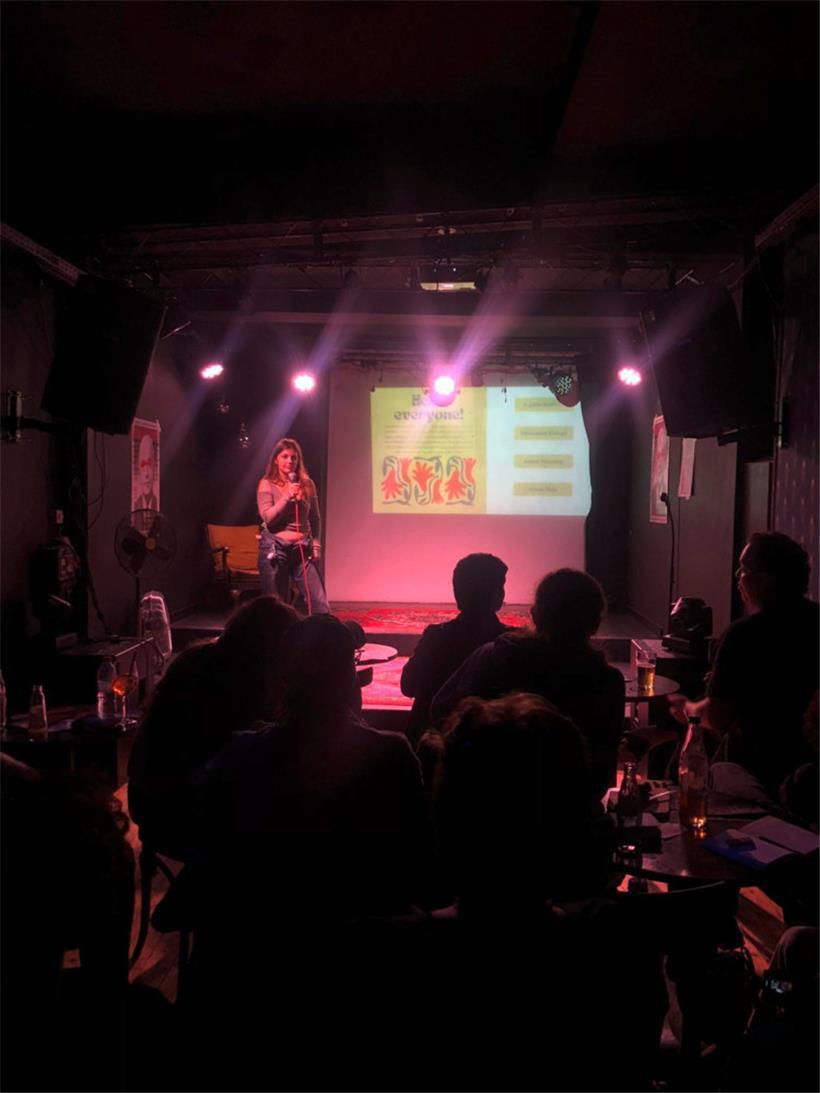 Zu Besuch bei einem „Decolonize 101“-Vortrag über nicht-gewaltsame, direkte Protestaktionen
