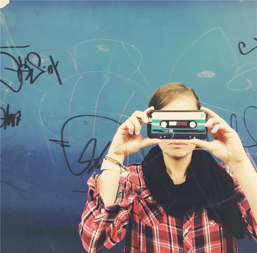 „Zu de ‚Gewënner’ vun der Corona-Kris gehéiere vill vun deene Firmen, déi ebe grad d’Roll vu Kulturliwweranten anhuelen, wann och am negative Sënn – ech denken un Amazon, Netflix, YouTube oder Facebook“ (Claudine Muno, Schrëftstellerin)
