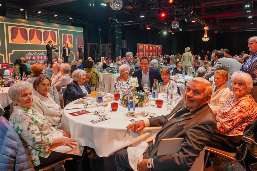 Familienminister Max Hahn als Ehrengast bei feierlicher Veranstaltung