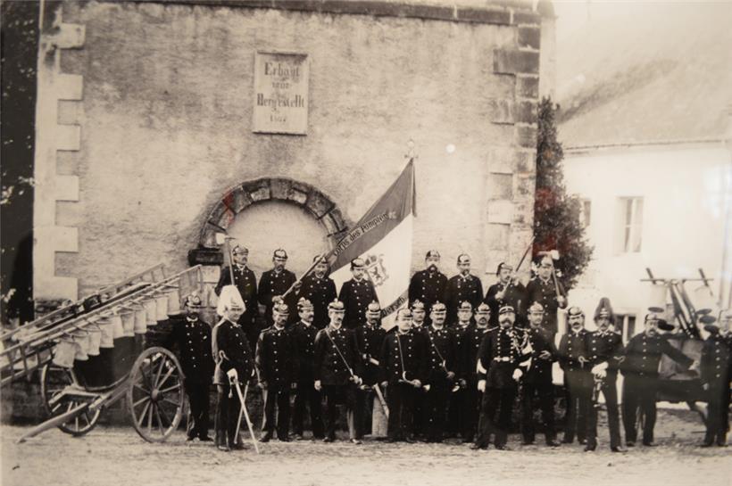 Zu sehen sind auch Bilder aus früheren Zeiten. Hier die Merscher Wehr mit ihren ...