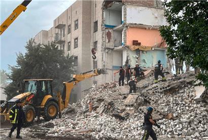 Zuerst werden den Menschen in der Ostukraine ihre Häuser zerstört, danach sollen sie brave Bürger Russlands werden
