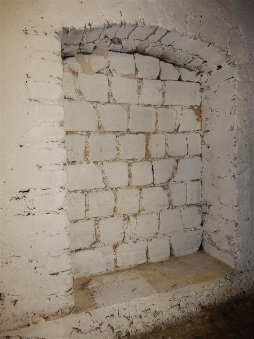 Zugemauerte Verbindung im Keller eines Familienhauses im Zentrum von Esch. Im Notfall hätten die Einwohner durch dieses „Fenster“ in die Keller der Nachbarn flüchten können.
