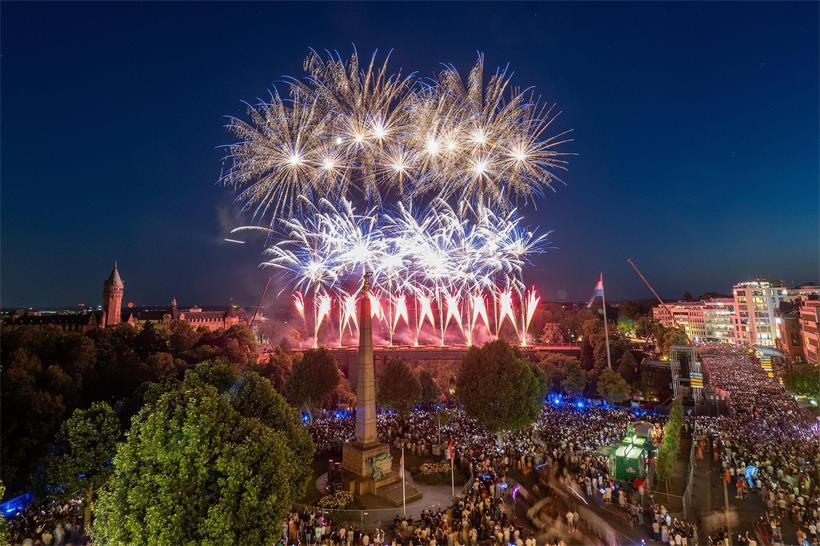 Zum Ende des Abends sorgte das klassische Feuerwerk für viele...