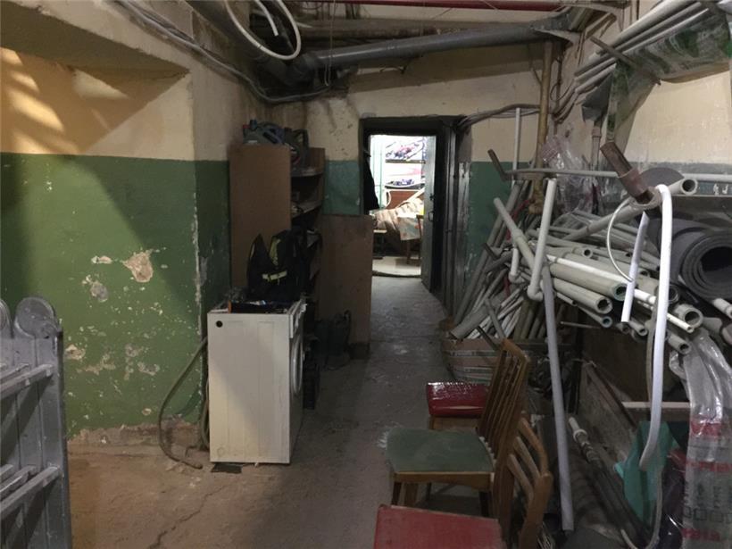 Zum Luftschutzbunker umfunktionierter Keller des Appartmenthauses, wo Daniel M. ...